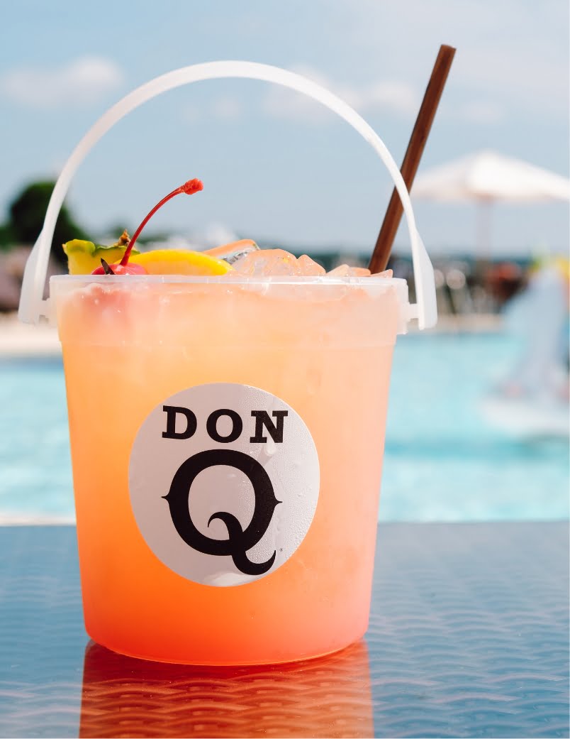 Molly Pitcher - Rum Bucker by the pool