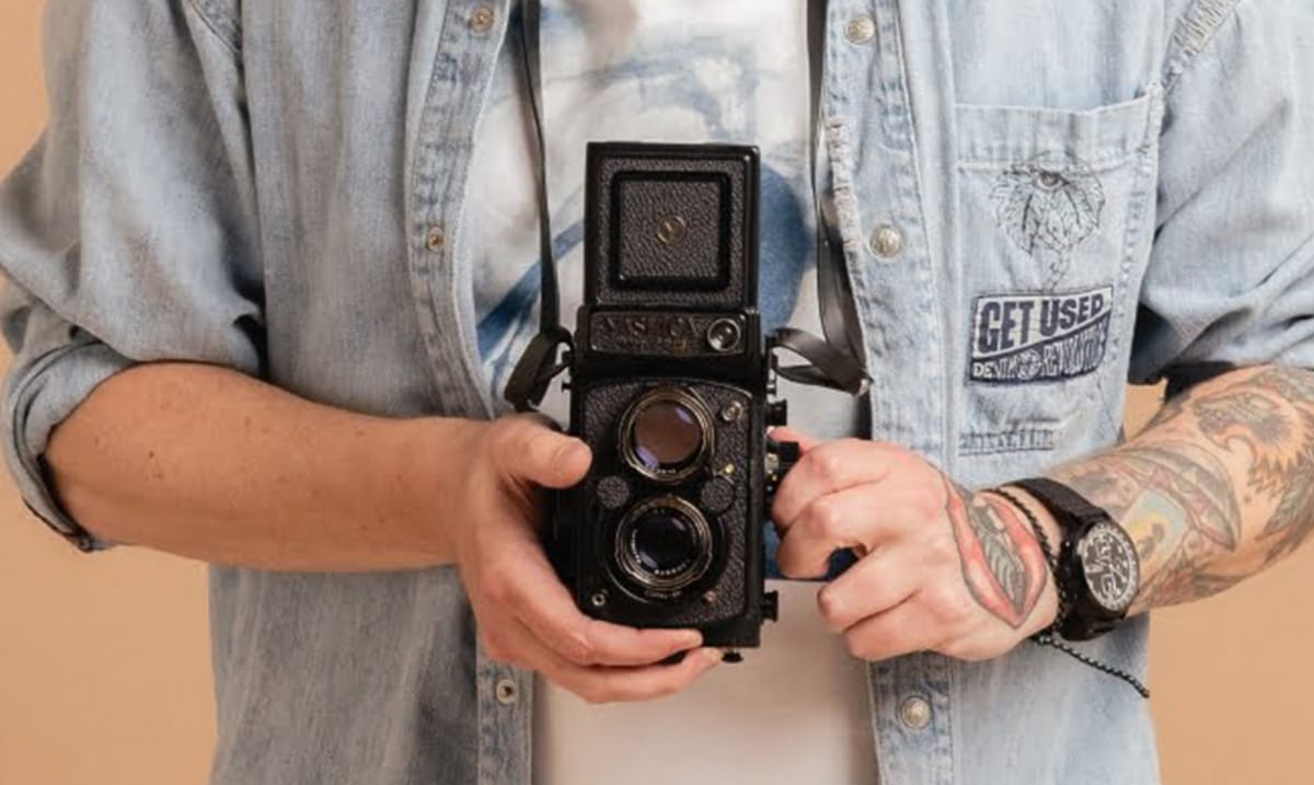 <h6><a>Netwave Team Photo Shoot</a></h6> Thumbnail